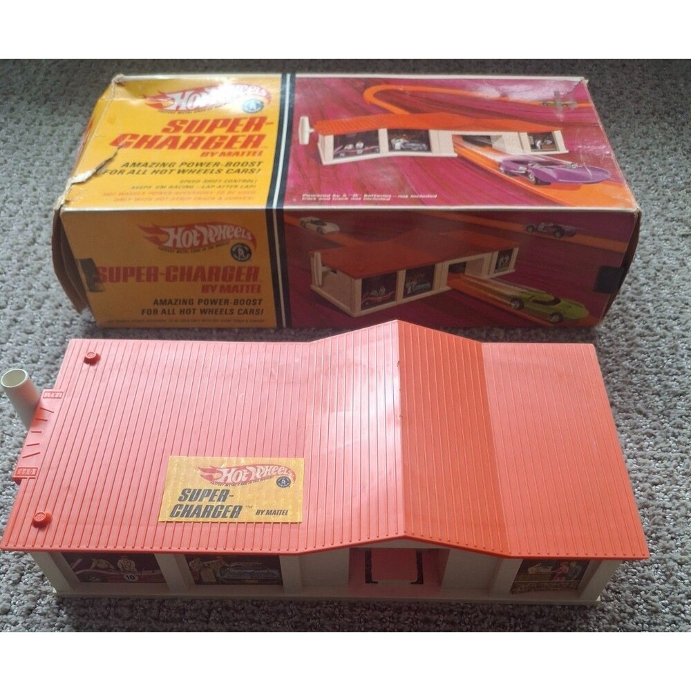 Vintage 1968 Hot Wheels Super Charger Power Booster Garage with Box for Parts